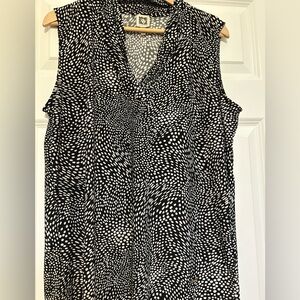 Anne Klein Black and White Patterned Sleeveless Blouse, Size XL